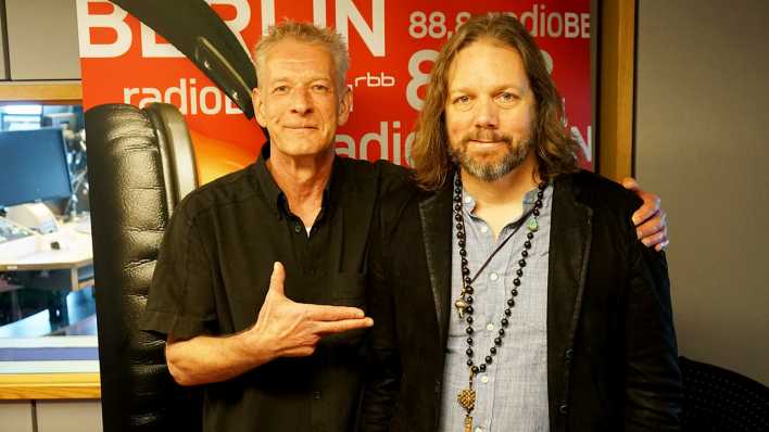 Rich Robinson und radioBERLIN-Moderator Andreas Vick (Foto: André Noll / radioBERLIN 88,8)